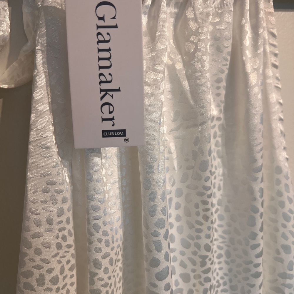 Chic White Sleeveless Blouse with Tie Detail - Picture 4 of 7